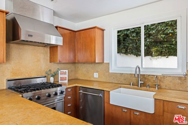 1568 Viewsite Drive, Los Angeles, CA 90069