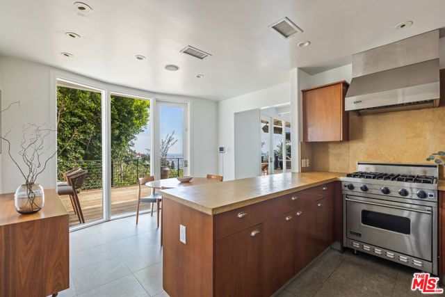 1568 Viewsite Drive, Los Angeles, CA 90069