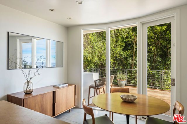 1568 Viewsite Drive, Los Angeles, CA 90069