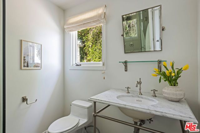 1568 Viewsite Drive, Los Angeles, CA 90069