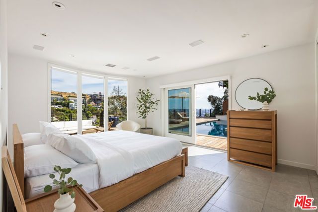 1568 Viewsite Drive, Los Angeles, CA 90069