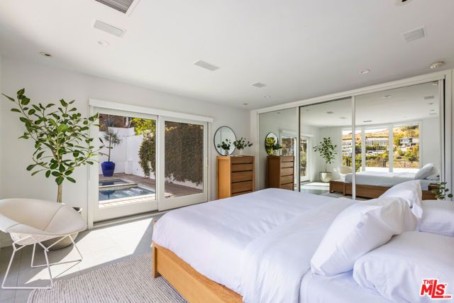 1568 Viewsite Drive, Los Angeles, CA 90069