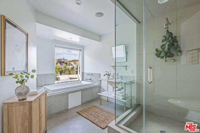 1568 Viewsite Drive, Los Angeles, CA 90069