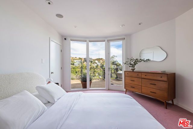 1568 Viewsite Drive, Los Angeles, CA 90069