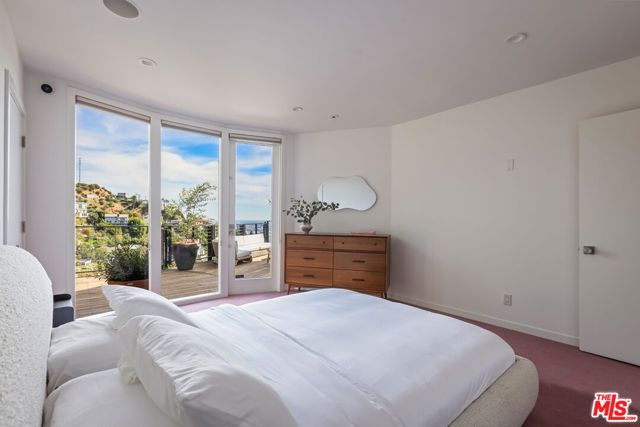 1568 Viewsite Drive, Los Angeles, CA 90069