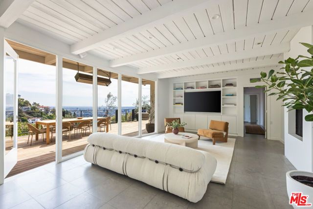 1568 Viewsite Drive, Los Angeles, CA 90069