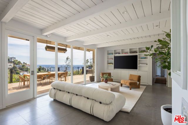 1568 Viewsite Drive, Los Angeles, CA 90069