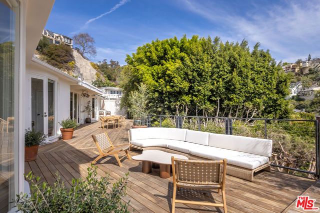 1568 Viewsite Drive, Los Angeles, CA 90069