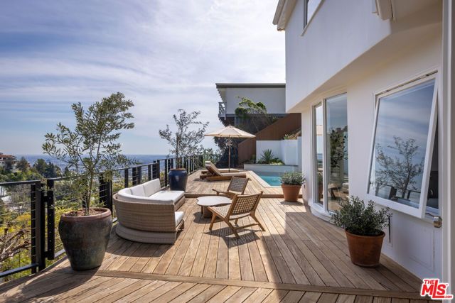 1568 Viewsite Drive, Los Angeles, CA 90069