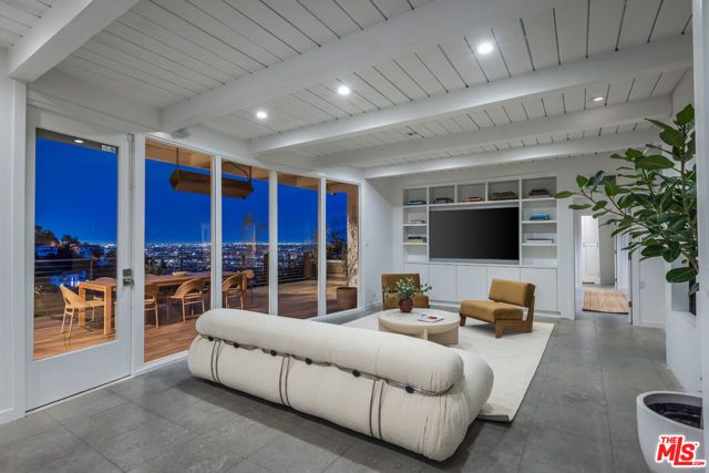 1568 Viewsite Drive, Los Angeles, CA 90069