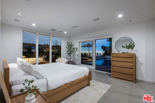 1568 Viewsite Drive, Los Angeles, CA 90069