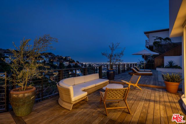 1568 Viewsite Drive, Los Angeles, CA 90069