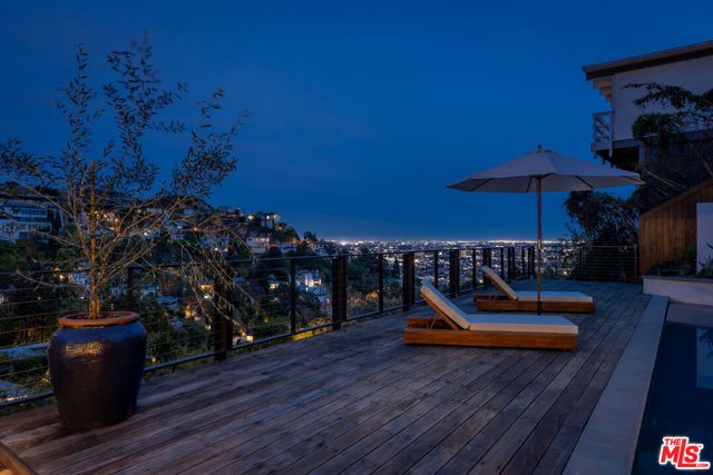 1568 Viewsite Drive, Los Angeles, CA 90069