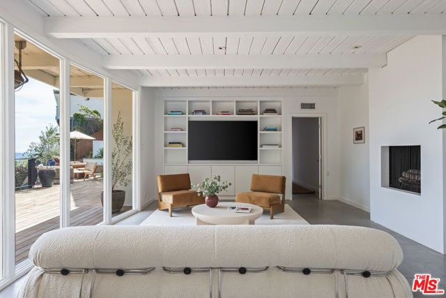 1568 Viewsite Drive, Los Angeles, CA 90069