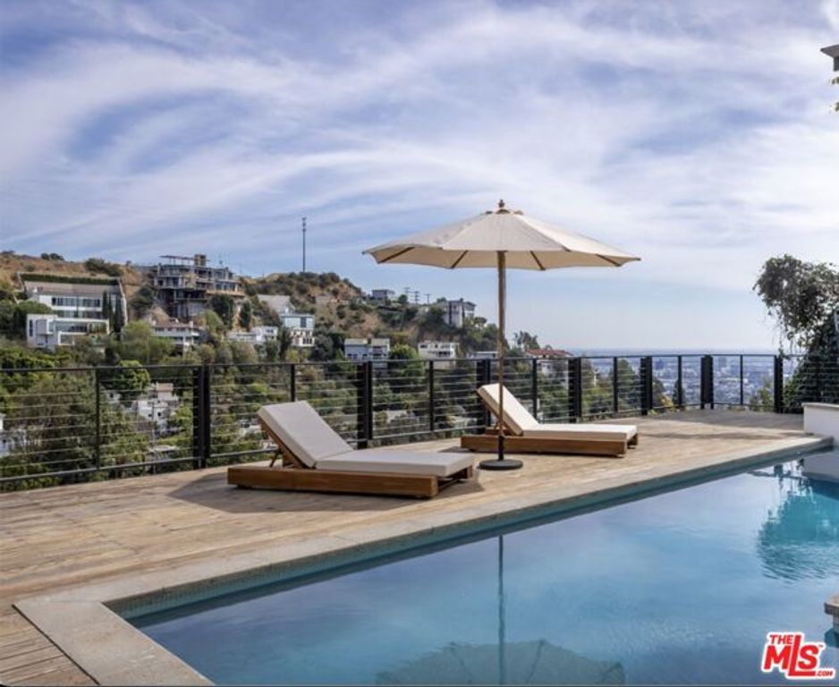 1568 Viewsite Drive, Los Angeles, CA 90069