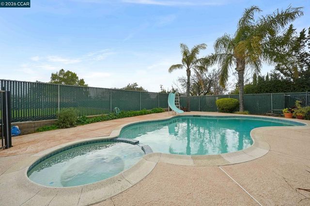 1833 1833 Helena Dr, Concord, CA 94521