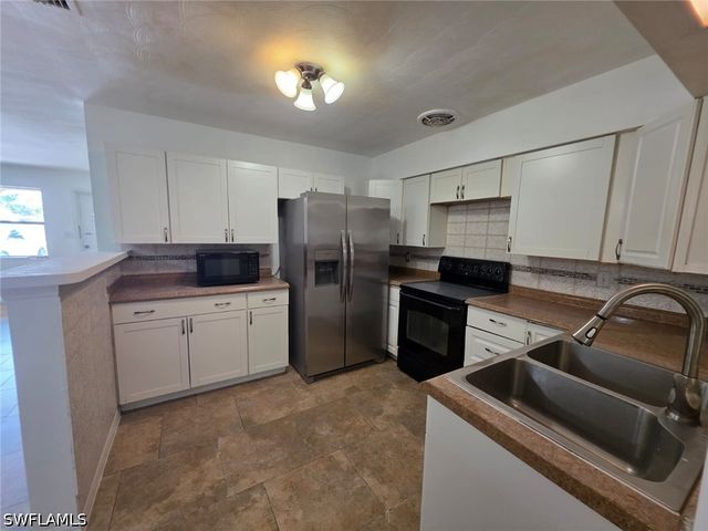 2103 Unity AVE, Fort Myers, FL 33901