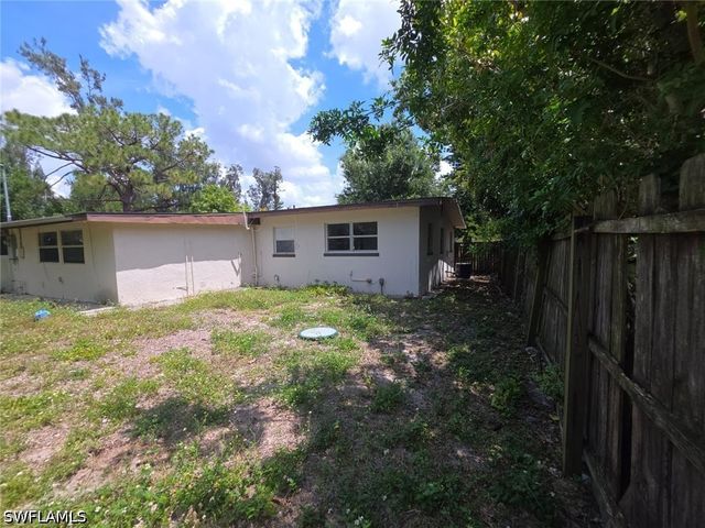 2103 Unity AVE, Fort Myers, FL 33901