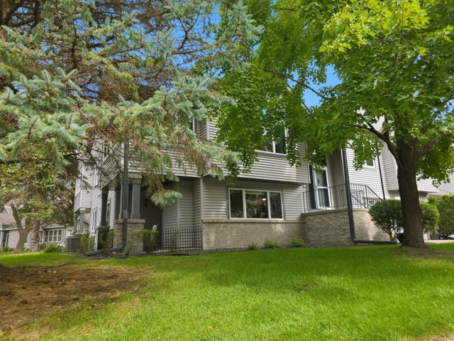2552 Manitou Lane, White Bear Lake, MN 55110
