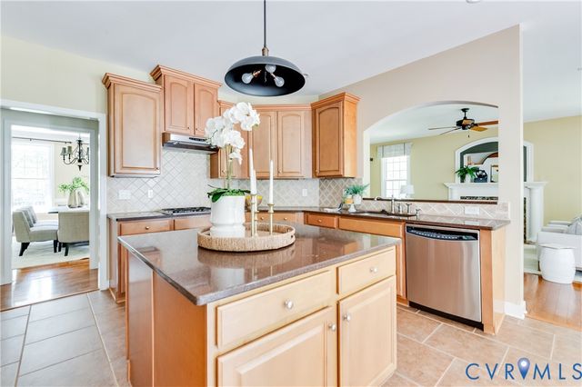 8912 First Branch Ln, Chesterfield, VA 23838