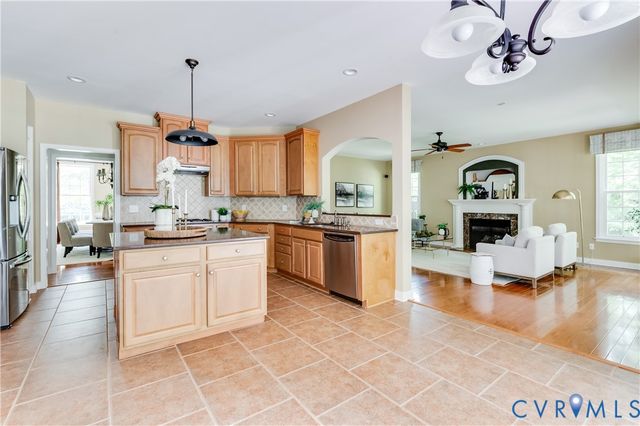 8912 First Branch Ln, Chesterfield, VA 23838