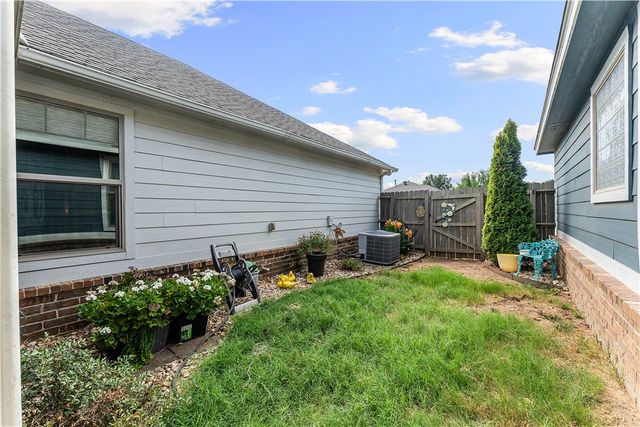 3905 SW Ridgepointe Avenue, Bentonville, AR 72712