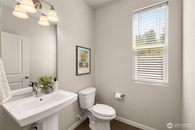 932 Clearwater Court, Mount Vernon, WA 98273