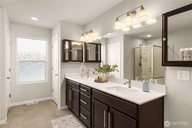 932 Clearwater Court, Mount Vernon, WA 98273