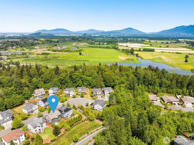 932 Clearwater Court, Mount Vernon, WA 98273