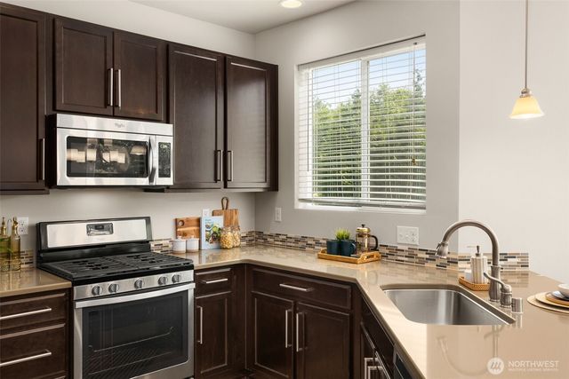 932 Clearwater Court, Mount Vernon, WA 98273