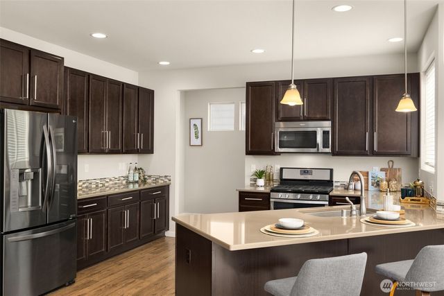932 Clearwater Court, Mount Vernon, WA 98273