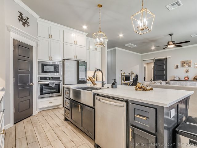 912 E Fulton Court, Broken Arrow, OK 74012
