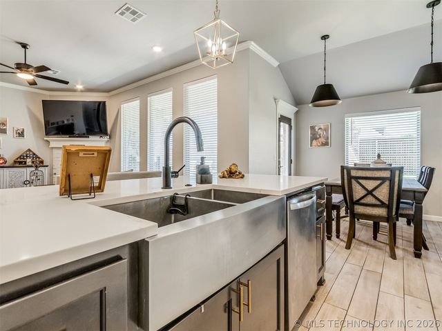 912 E Fulton Court, Broken Arrow, OK 74012