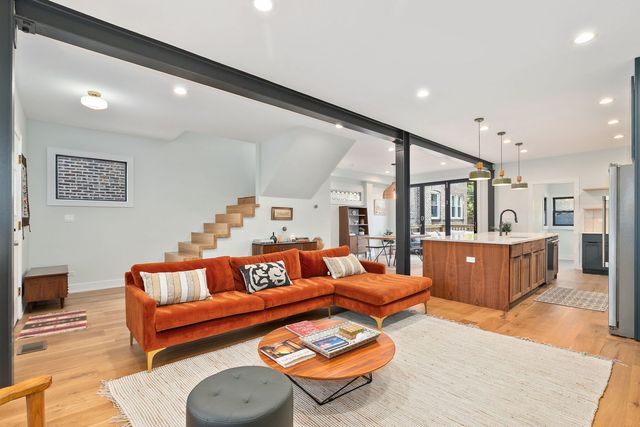 5010 N Lawndale Avenue, Chicago, IL 60625