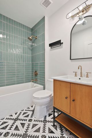 5010 N Lawndale Avenue, Chicago, IL 60625