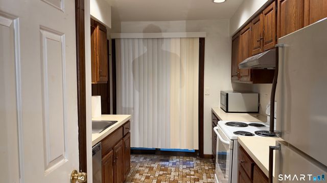 375 Glendale Avenue D2, Bridgeport, CT 06606