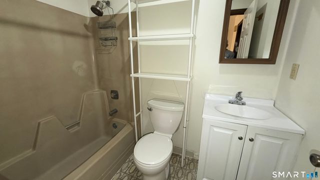 375 Glendale Avenue D2, Bridgeport, CT 06606