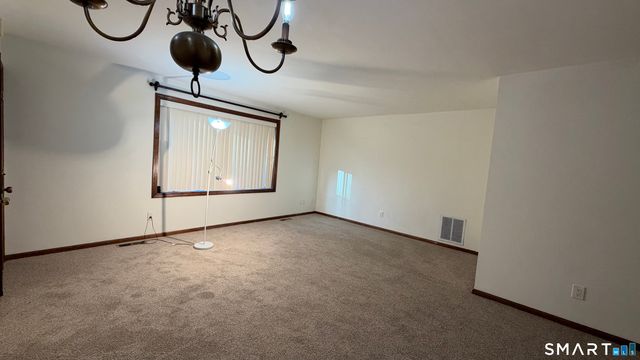 375 Glendale Avenue D2, Bridgeport, CT 06606