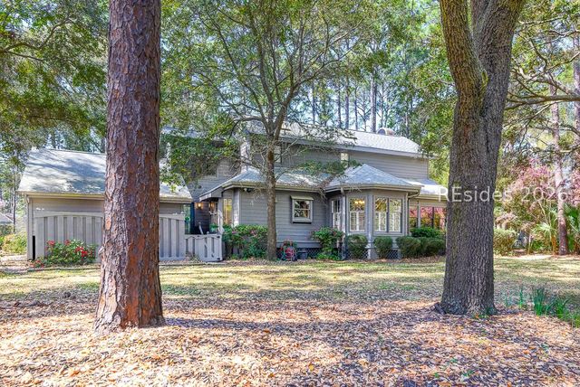 61 Big Woods Dr, Hilton Head Island, SC 29926