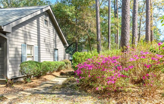 61 Big Woods Dr, Hilton Head Island, SC 29926