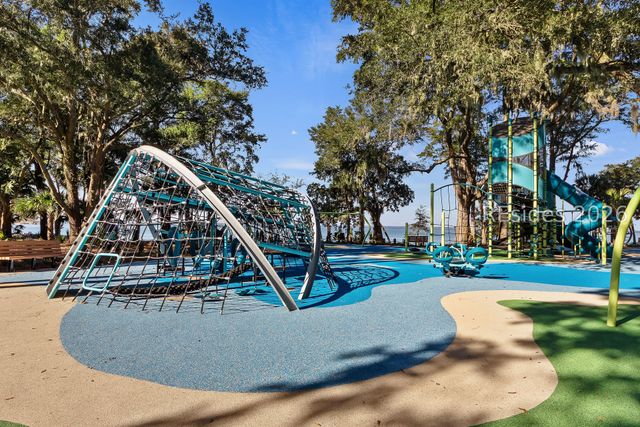 61 Big Woods Dr, Hilton Head Island, SC 29926