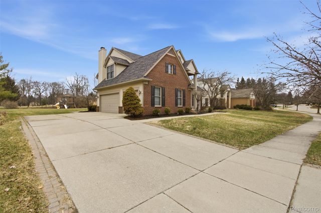 5139 Birkdale Drive, Commerce Charter Township, MI 48382