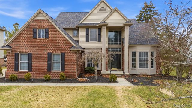 5139 Birkdale Drive, Commerce Charter Township, MI 48382