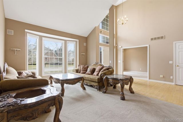 5139 Birkdale Drive, Commerce Charter Township, MI 48382