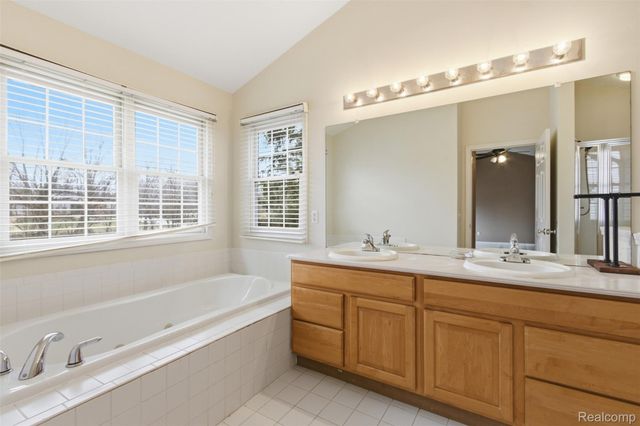 5139 Birkdale Drive, Commerce Charter Township, MI 48382
