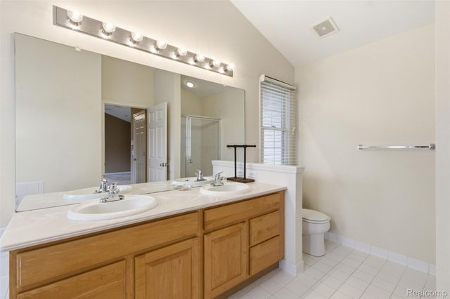 5139 Birkdale Drive, Commerce Charter Township, MI 48382
