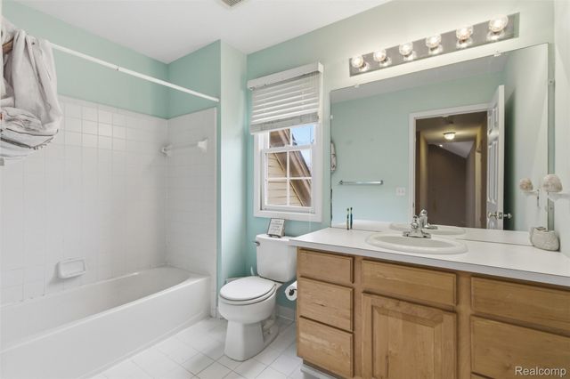 5139 Birkdale Drive, Commerce Charter Township, MI 48382
