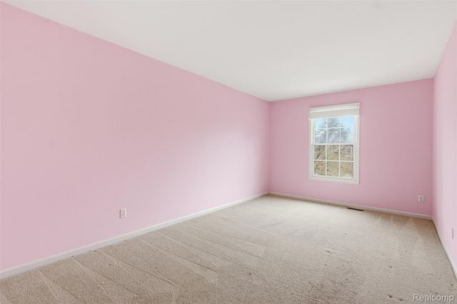 5139 Birkdale Drive, Commerce Charter Township, MI 48382