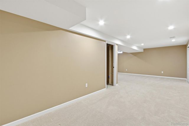5139 Birkdale Drive, Commerce Charter Township, MI 48382