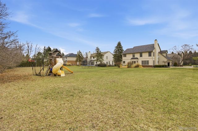 5139 Birkdale Drive, Commerce Charter Township, MI 48382